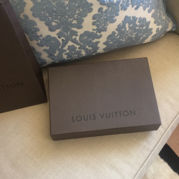 Louis Vuitton new brown box and brown shopping bag - Picture 3 of 3